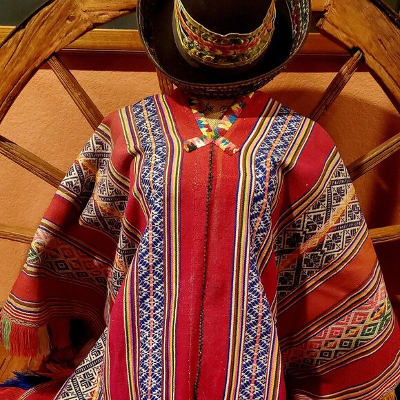 Antique Andean Ñusta Poncho – Handwoven Traditional Textile with Inca-Inspired - Picture 1 of 5